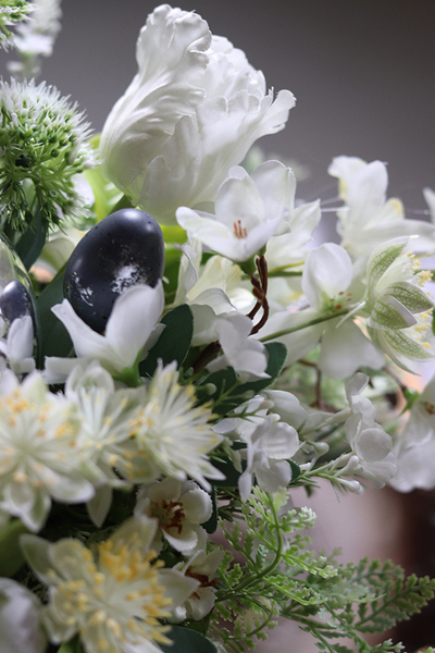 Blue Relis, wielkanocny stroik w lustrzanym naczyniu, wys.26cm