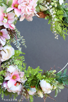 Barcelitta Extra, wianek kwiatowy z magnolią, śr.58cm 