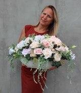 bardzo elegancka kompozycja kwiatowa Laos Eligia, wys.30cm, dł.70cm