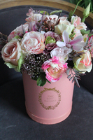 kompozycja kwiatowa / bukiet Flowerbox Beti, wys.35cm