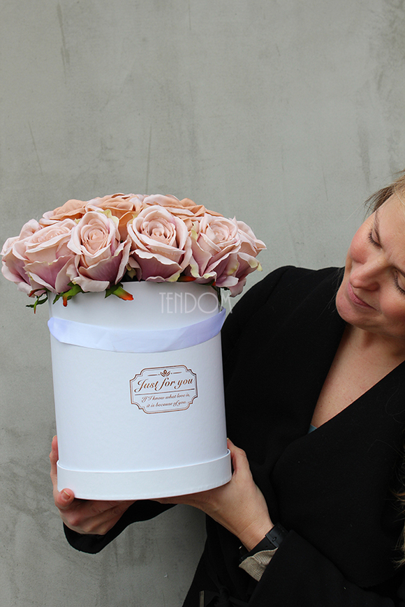 kompozycja kwiatowa / bukiet Flowerbox Cappucino, wys.33cm