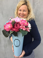 kompozycja kwiatowa / bukiet Flowerbox Caryca Katarzyna wys.43cm