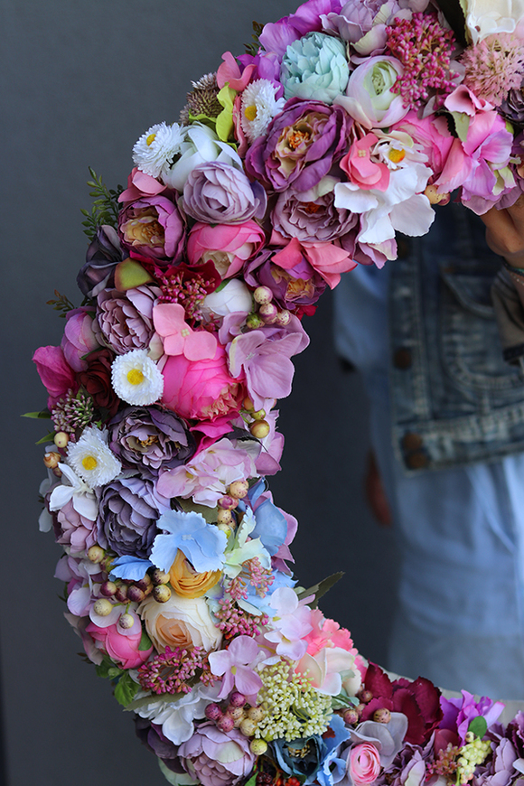 atrakcyjny wielki kwiatowy wianek, Perrasa, wym.65cm 