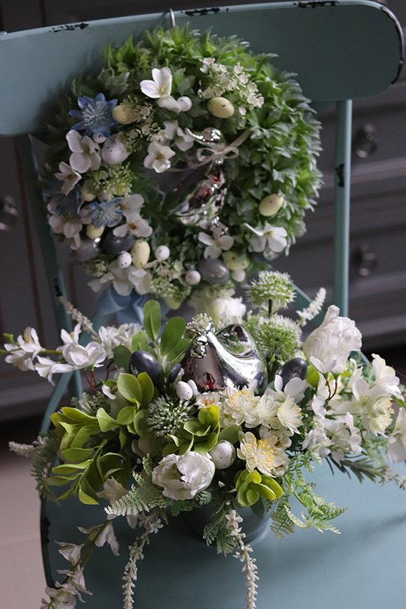 Blue Relis, wielkanocny stroik w lustrzanym naczyniu, wys.26cm