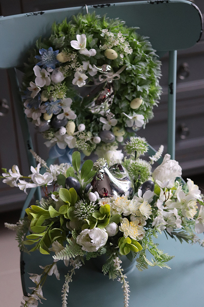 Blue Relis, wielkanocny stroik w lustrzanym naczyniu, wys.26cm