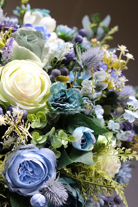 Blulla, wiosenna kompozycja kwiatowa w białej misce, wys.26cm