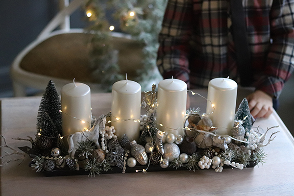 adwentowy stroik Biała Zabawa, wym.18x43x17cm 