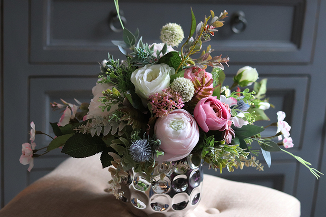 Carmen, wiosenna kompozycja kwiatowa w lustrzanej donicy, wys.32cm