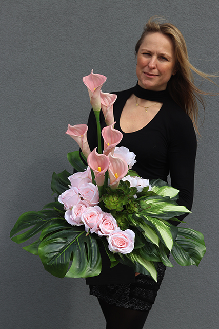 Kallena, różowa kompozycja nagrobna w naczyniu, wys.70cm