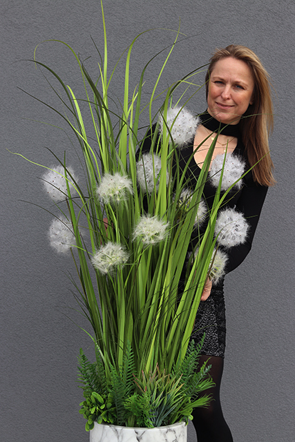 kompozycja traw i dmuchawców w wysokiej donicy, Marmurro, wys. 160cm