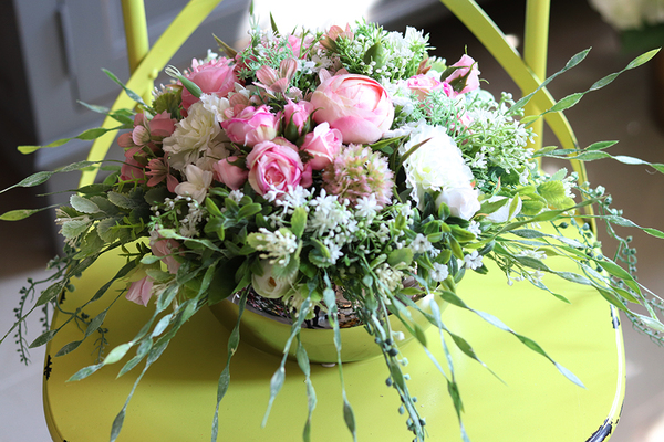 Manfredo Small, kompozycja kwiatowa w srebrnym naczyniu, wys.20cm