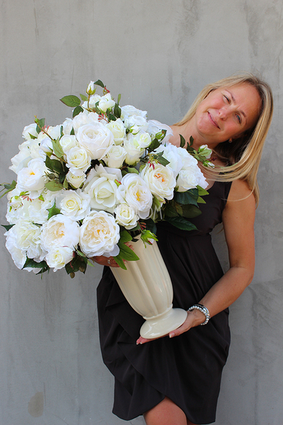 efektowna kompozycja kwiatowa / bukiet Creamosa wys.65cm