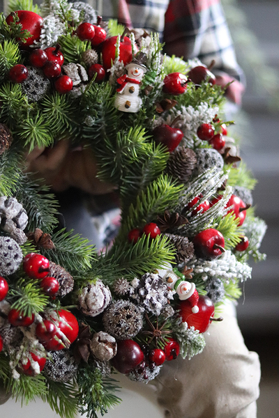 Idą Święta!, bożonarodzeniowy wianek na drzwi / stroik na stół, śr.36cm
