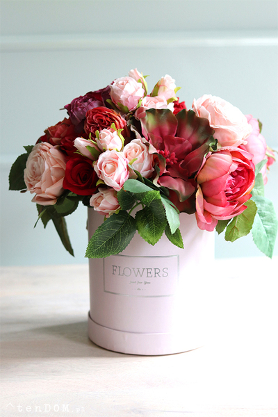 Celia, czerwono-różowy flowerbox z sukulentem, wys. 33cm