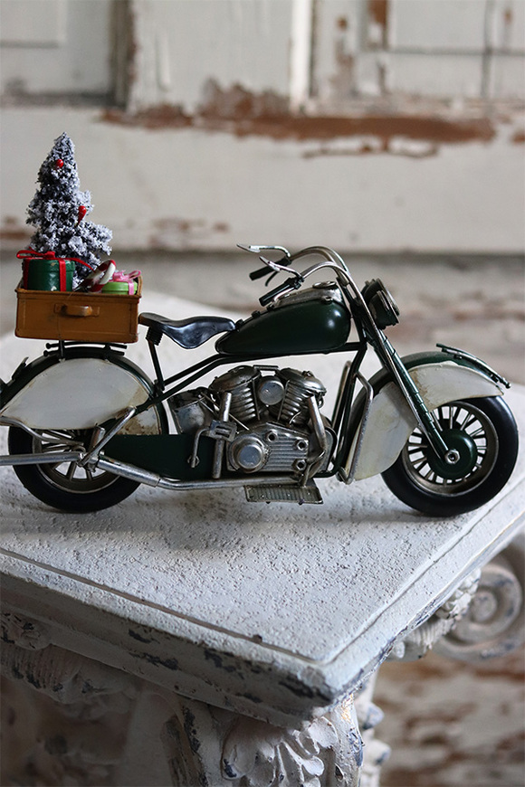 OD RĘKI Automobil D, figurka świąteczna, motocykl z choinką, wym.18x25x10cm