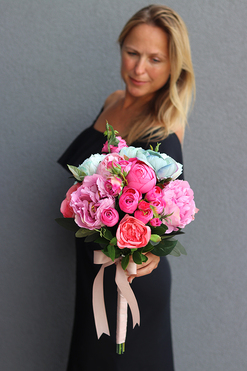 Caryca Renato, bogaty bukiet z peoniami, dł.42cm