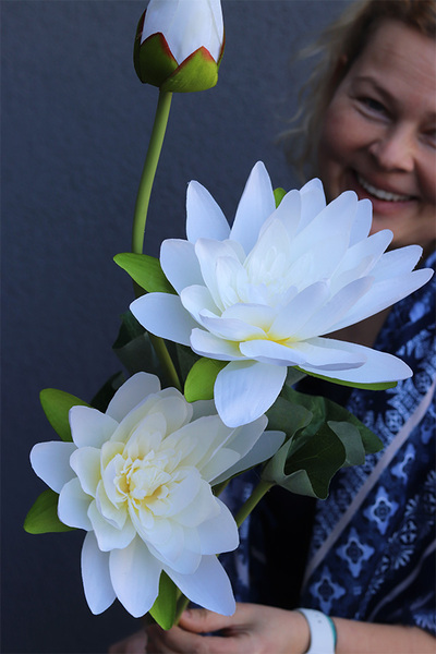 OD RĘKI Amareo, lilia wodna na gałązce, biała, dł. 125cm