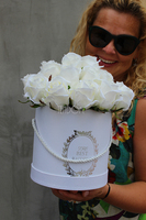 Biały Box, kompozycja kwiatowa / bukiet / Flowerbox, wys.24cm