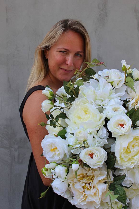 efektowna kompozycja kwiatowa / bukiet Creamosa wys.65cm