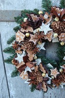 Brązowe Święta, dekoracyjny wianek na drzwi śr.33cm