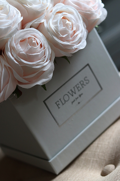 Kilenoa, elegancki flowerbox pełen róż, wys.30cm