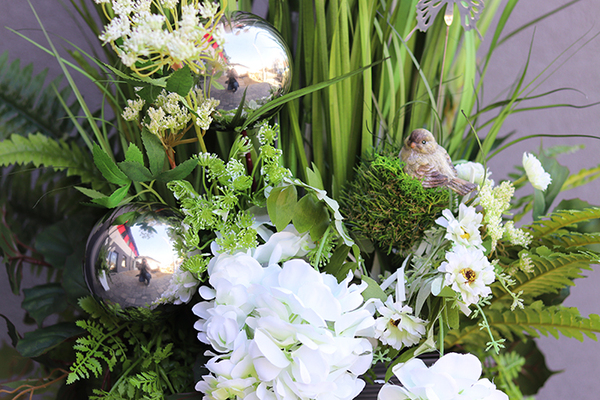 Gertruda Premium Black, trawy w czarnej donicy z dekoracjami, wys.160cm