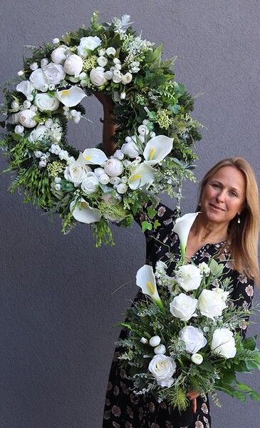 Fortissimo, duży wieniec nagrobny z kallami, śr.68cm 