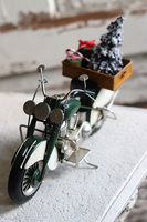 Automobil D, figurka świąteczna, motocykl z choinką, wym.18x25x10cm