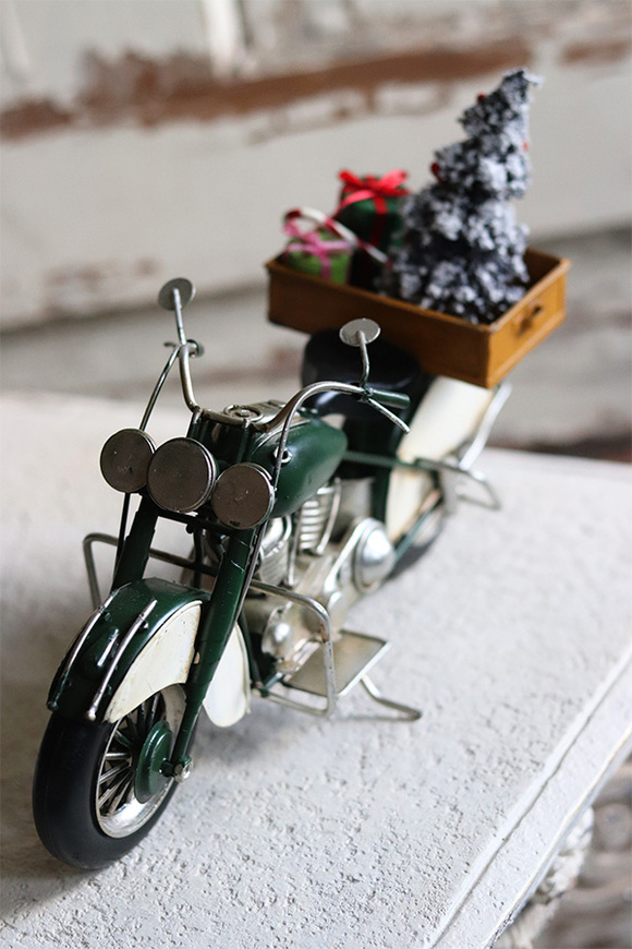 Automobil D, figurka świąteczna, motocykl z choinką, wym.18x25x10cm