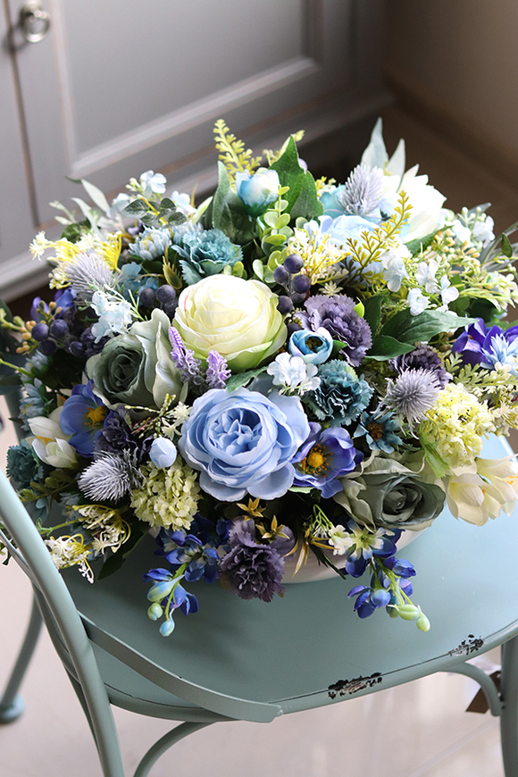 Blulla, wiosenna kompozycja kwiatowa w białej misce, wys.26cm