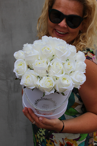 Biały Box, kompozycja kwiatowa / bukiet / Flowerbox, wys.24cm