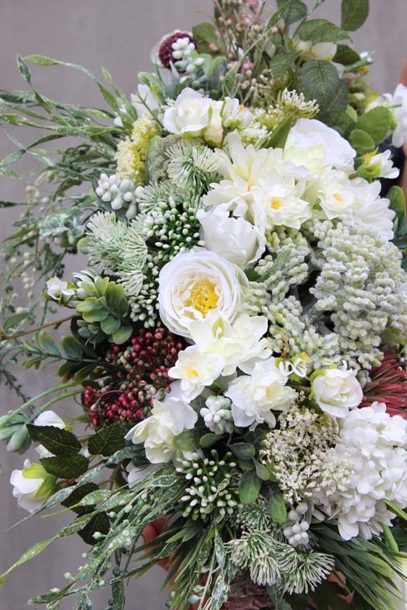 Manfredo kompozycja kwiatowa w srebrnym naczyniu, wys.30cm