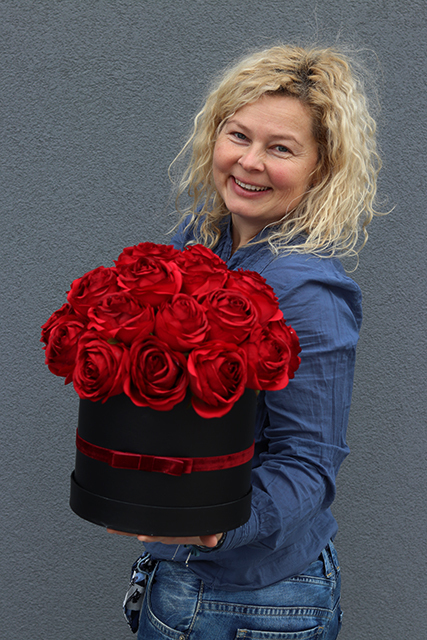 flowerbox Reditta z czerwonymi różami i aksamitką, wys.26cm