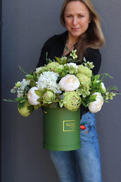 flowerbox Extra Green, kompozycja kwiatowa w pudełku, wys.44cm