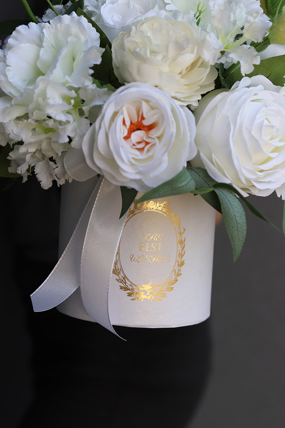 flowerbox w biało - złotym pudełku, Komunia II, wys.30cm