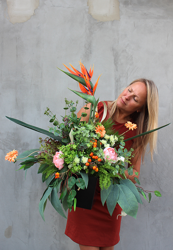 Elegia, kompozycja nagrobna ze strelicją, wys.77cm