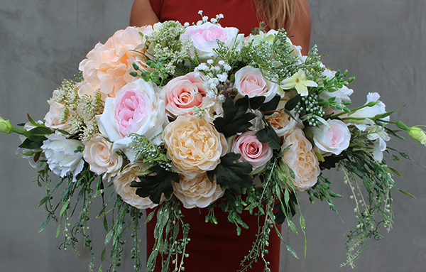 bardzo elegancka kompozycja kwiatowa Laos Eligia, wys.30cm, dł.70cm