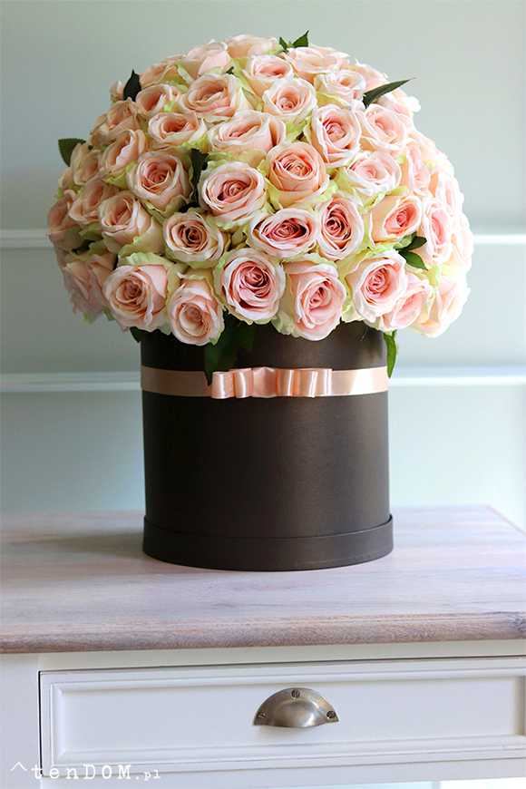 flowerbox 100 róż, Jubileo Prezenta, wys.58cm  