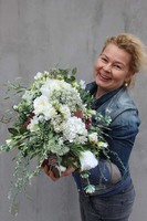 Manfredo kompozycja kwiatowa w srebrnym naczyniu, wys.30cm