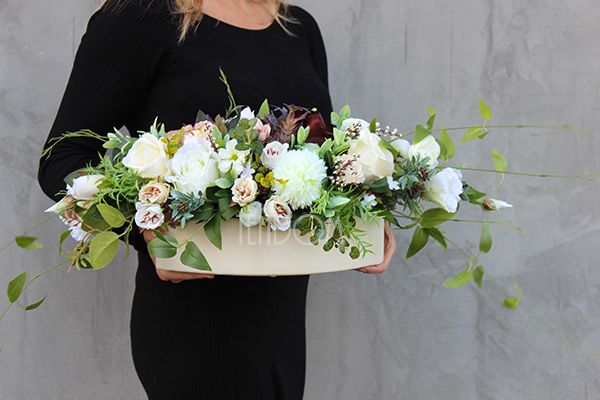 Lukrecja kompozycja kwiatowa / bukiet dł.60cm wys.22cm