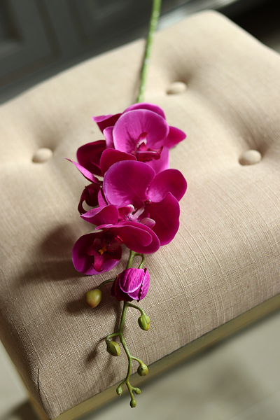 gałązka kwiatowa, sztuczny storczyk / orchidea Leo Fuksja, 1 szt, dł.88cm