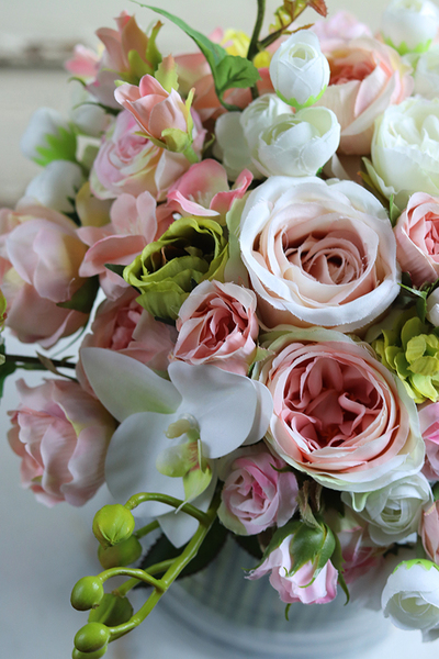 bogaty bukiet wiosennych kwiatów w szklanym wazonie, Hellissa Big, wys.28cm 