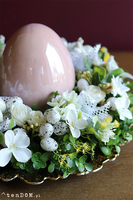 Kurnikova Różowa, wielkanocny stroik z porcelanowym jajem, śr.35cm
