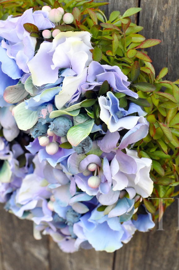 ładny wianek z hortensji Hellada, śr.27cm 