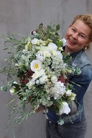 Manfredo kompozycja kwiatowa w srebrnym naczyniu, wys.30cm