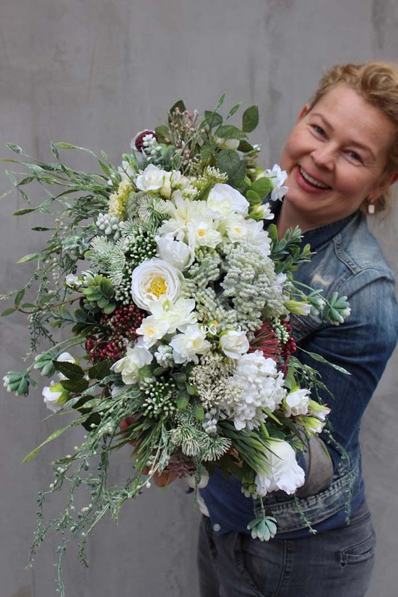 Manfredo kompozycja kwiatowa w srebrnym naczyniu, wys.30cm