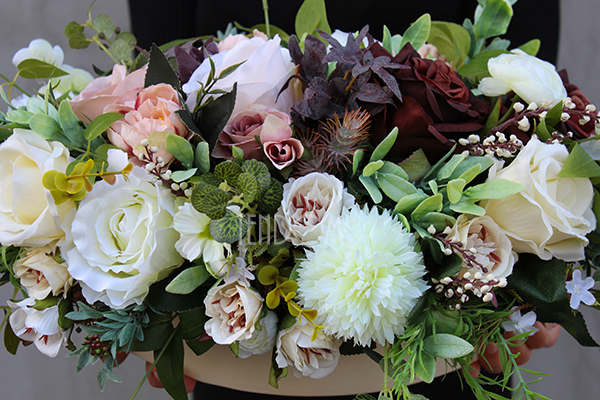 Lukrecja kompozycja kwiatowa / bukiet dł.60cm wys.22cm