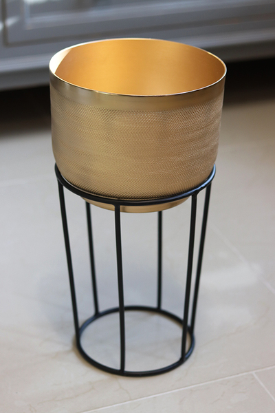Goldie, osłonka metalowa na stojaku, wym.37x19.5cm