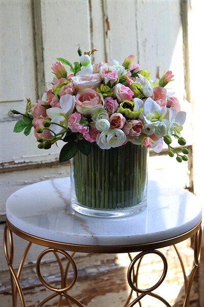 bogaty bukiet wiosennych kwiatów w szklanym wazonie, Hellissa Big, wys.28cm 