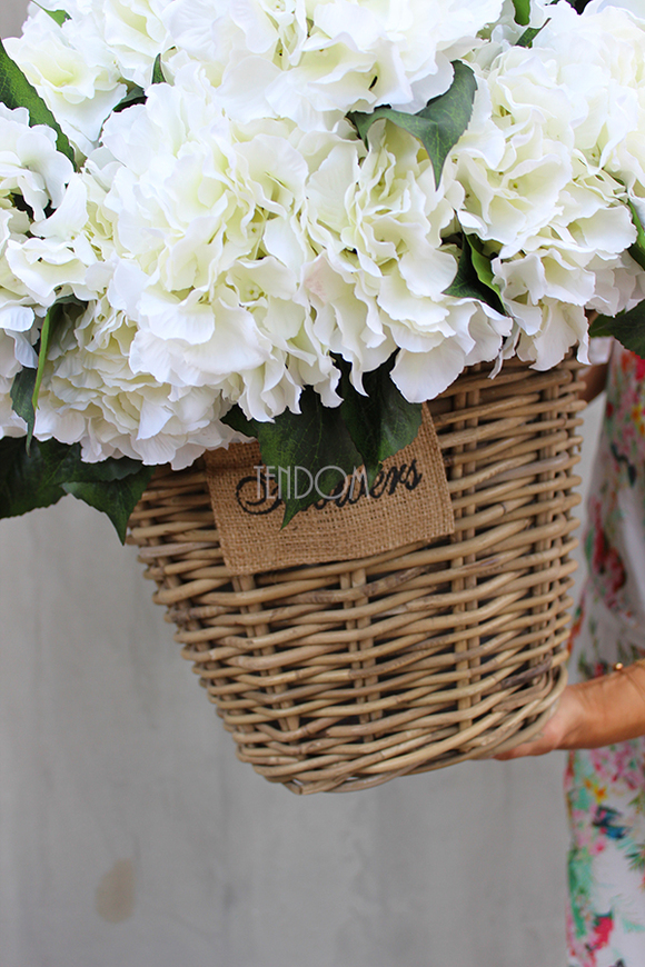 kosz Flowers Provance z białymi hortensjami wys.55cm